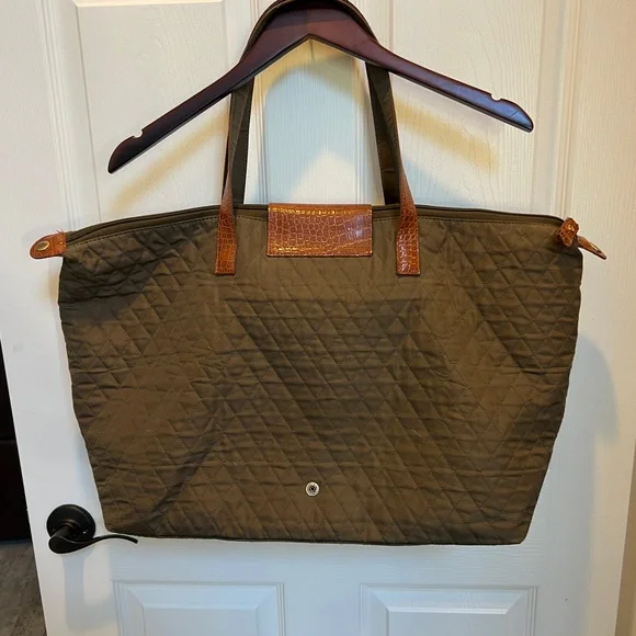 Vintage Liz Claiborne Quilted Weekender bag with faux croc handles and gold logo - Picture 3 of 12